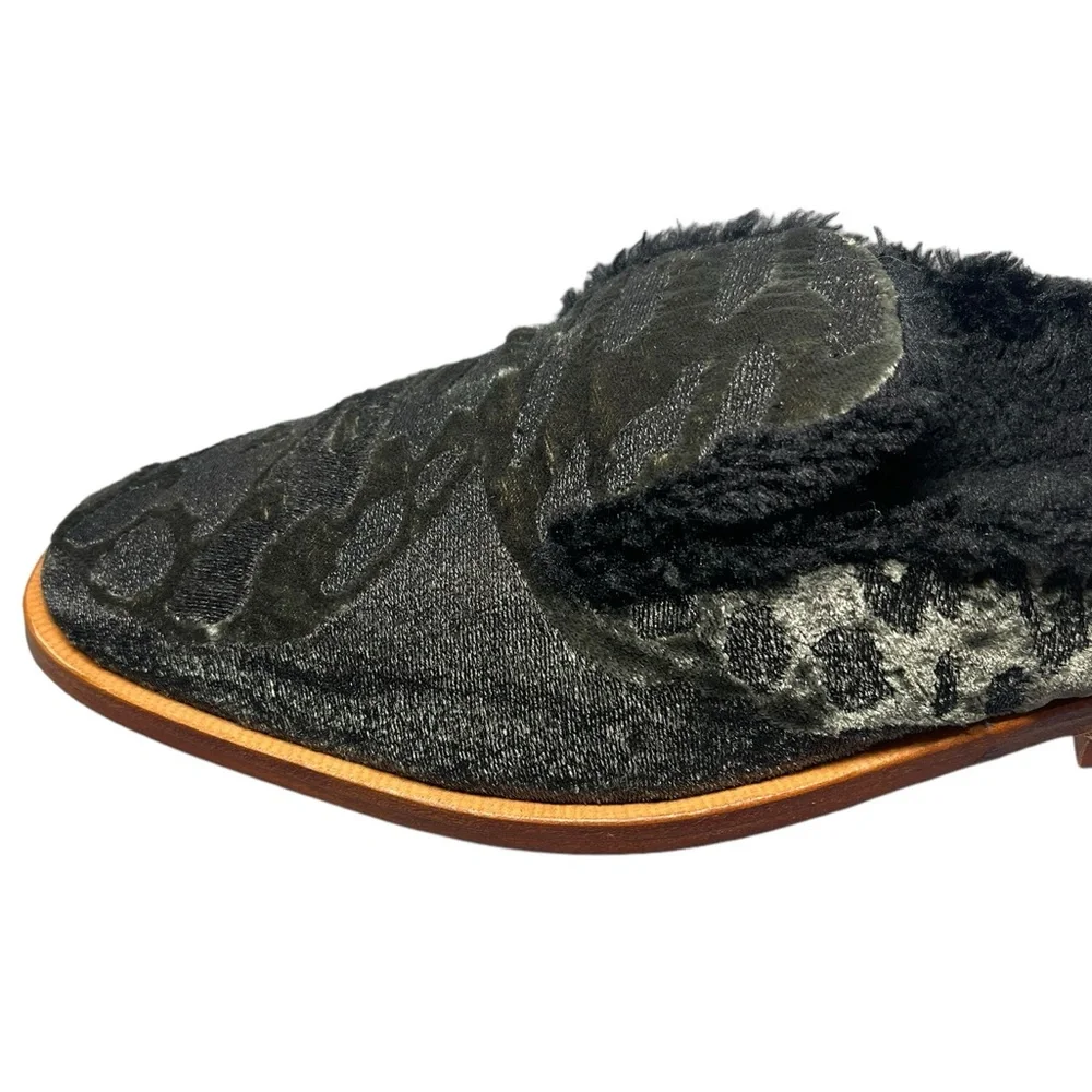 ⚡️SOLD⚡️Free People Shoes Mules Gray Black Faux Fur Velvet Flat Loafer Size 40 - Picture 15 of 16